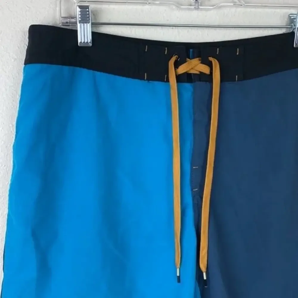 RVCA | Men's Classic Non-Stretch Swim Trunk Shorts 34